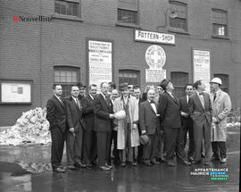 001 - Groupe d'hommes