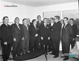 001 - Groupe d'hommes